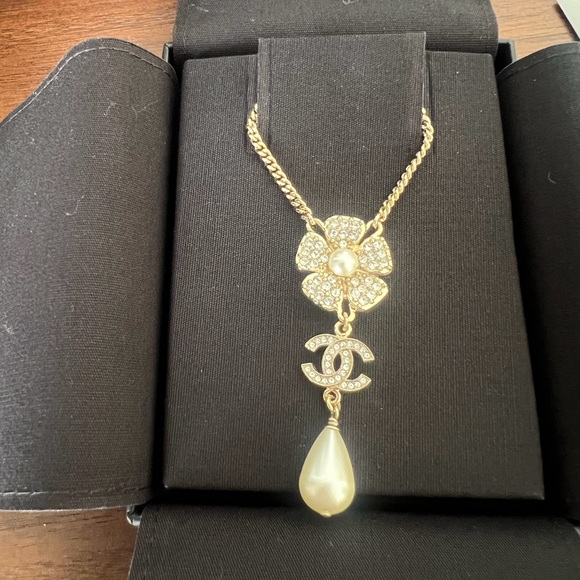 Collector’s Must-Have Rare Long Necklace 23S Camellia CC Pearl Adjustable chain - Picture 4 of 12